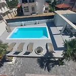 Gemuetliche Fuer Familien Mit Terrasse By Interhome Barbat na Rabu