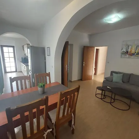 Gemuetliche Fuer Familien Mit Terrasse By Interhome Apartamento