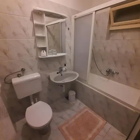 Gemuetliche Fuer Familien Mit Terrasse By Interhome * Barbat na Rabu