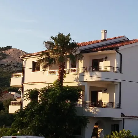 Gemuetliche Fuer Familien Mit Terrasse By Interhome *