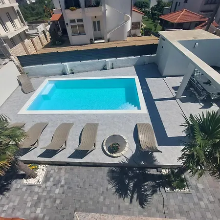 Gemuetliche Fuer Familien Mit Terrasse By Interhome Barbat na Rabu