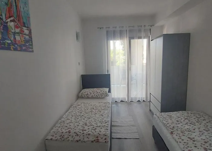 Gemuetliche Fuer Familien Mit Terrasse By Interhome Barbat na Rabu