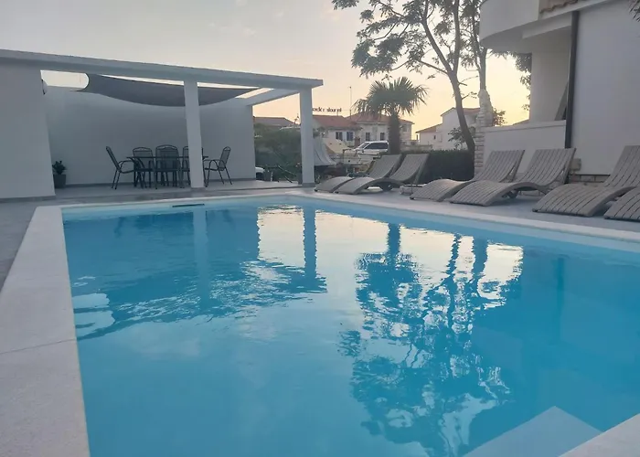 Gemuetliche Fuer Familien Mit Terrasse By Interhome * Barbat na Rabu
