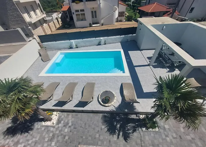 Gemuetliche Fuer Familien Mit Terrasse By Interhome Barbat na Rabu