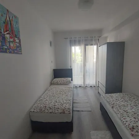 Gemuetliche Fuer Familien Mit Terrasse By Interhome Barbat na Rabu