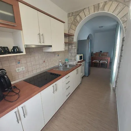 Gemuetliche Fuer Familien Mit Terrasse By Interhome Barbat na Rabu