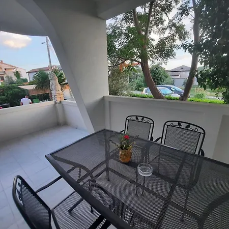 Gemuetliche Fuer Familien Mit Terrasse By Interhome 公寓 *
