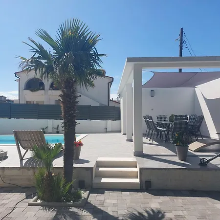 Gemuetliche Fuer Familien Mit Terrasse By Interhome * Barbat na Rabu