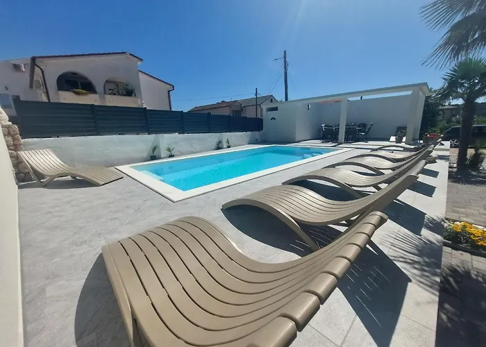 Gemuetliche Fuer Familien Mit Terrasse By Interhome Daire